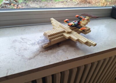 Lego Flugzeug mit kleinem Reserveflugzeug