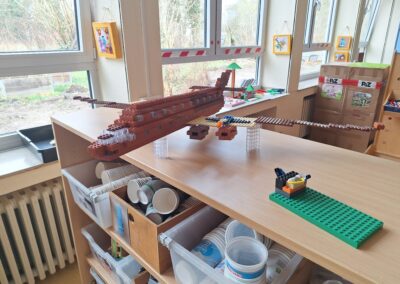 großes Lego Flugzeug mit Fenstern