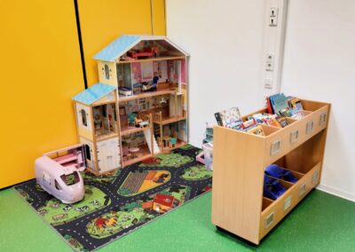 Barbie und Leseecke